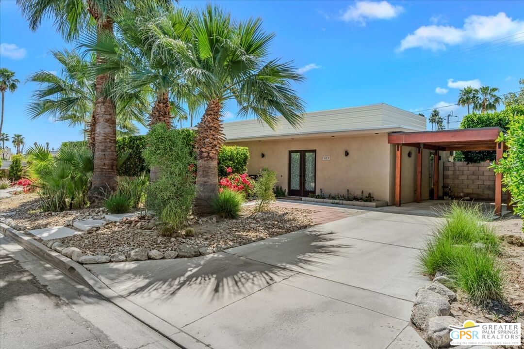 1653 E Sunny Dunes Rd