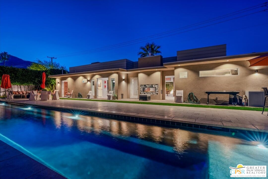 1653 E Sunny Dunes Rd