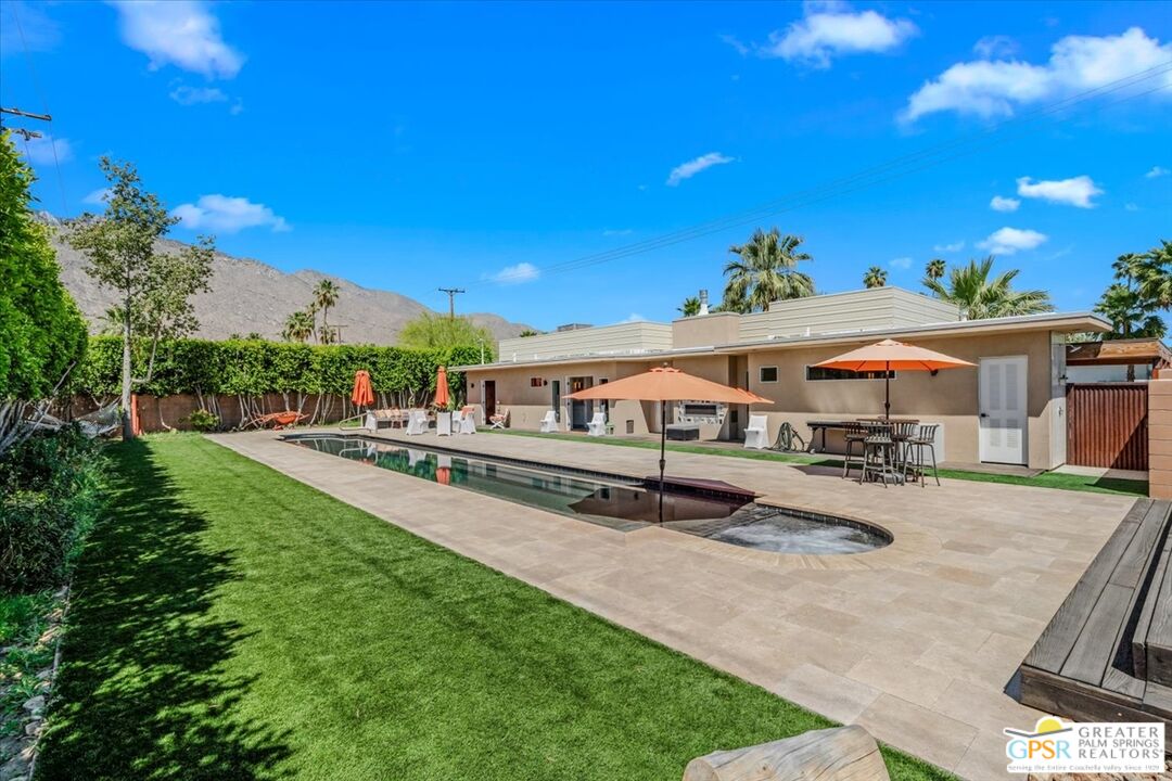 1653 E Sunny Dunes Rd