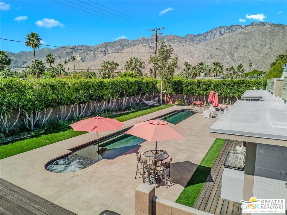1653 E Sunny Dunes Rd