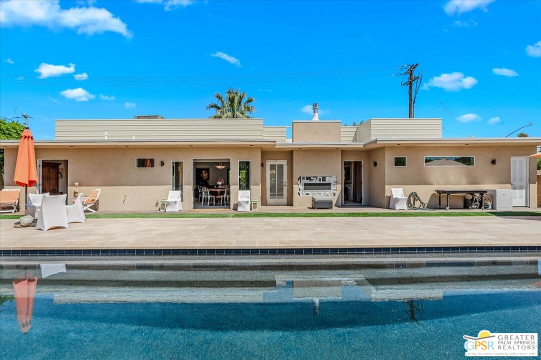 1653 E Sunny Dunes Rd