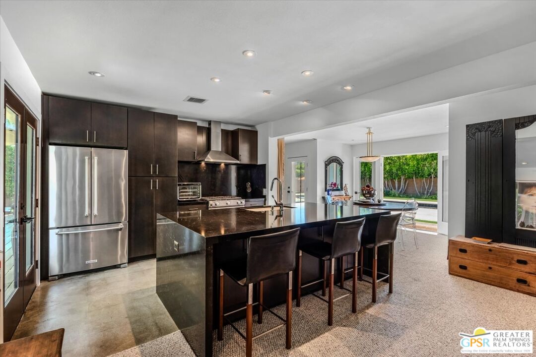 1653 E Sunny Dunes Rd