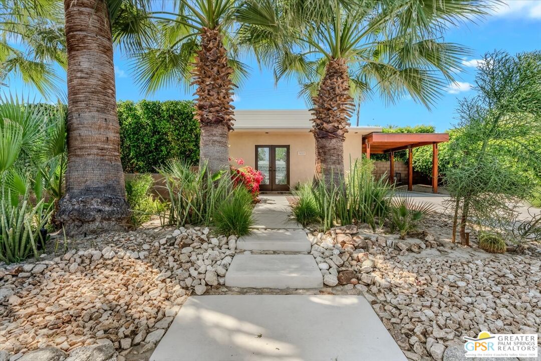 1653 E Sunny Dunes Rd