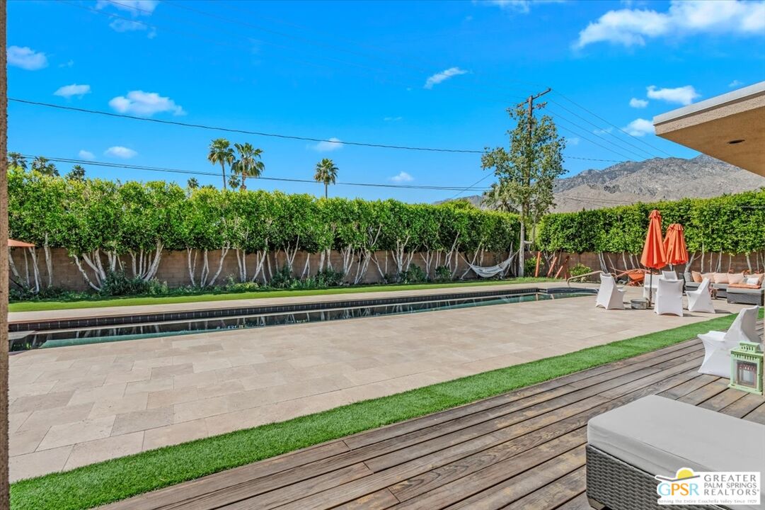 1653 E Sunny Dunes Rd