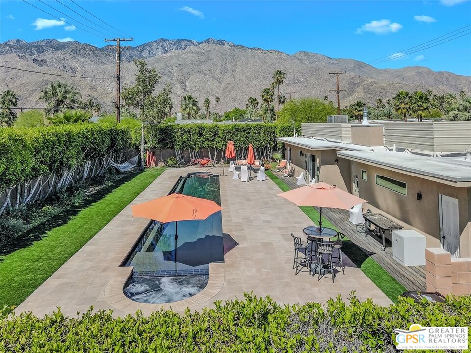 1653 E Sunny Dunes Rd