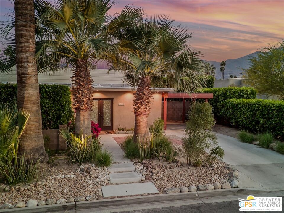 1653 E Sunny Dunes Rd