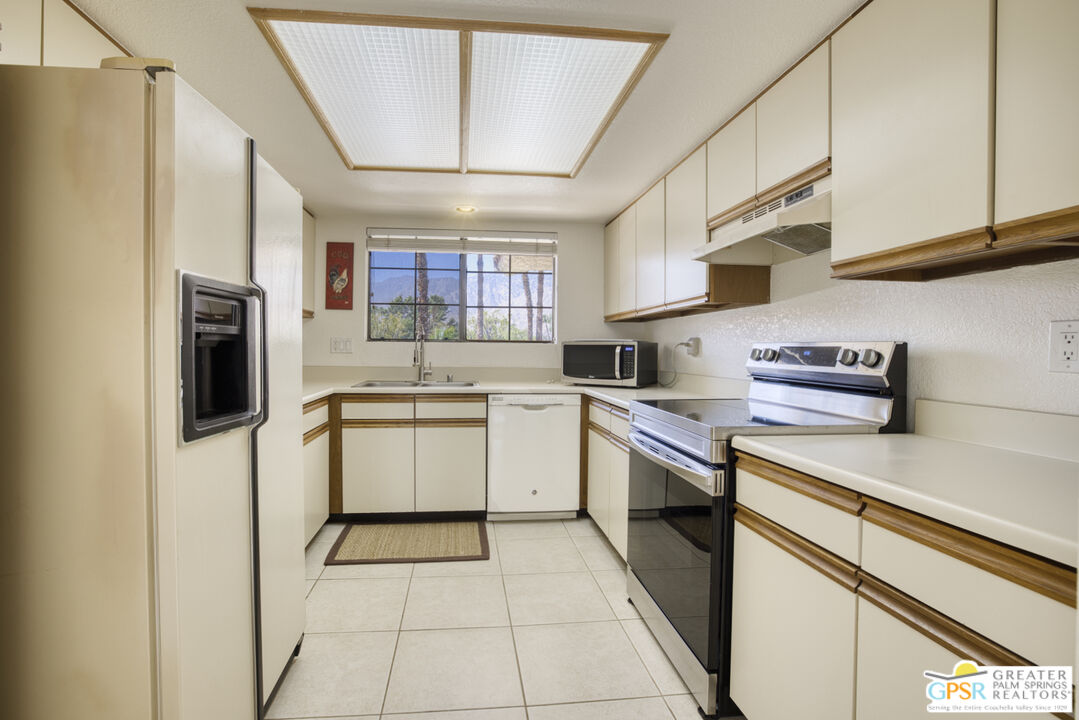 505 S Farrell Dr Unit: E30