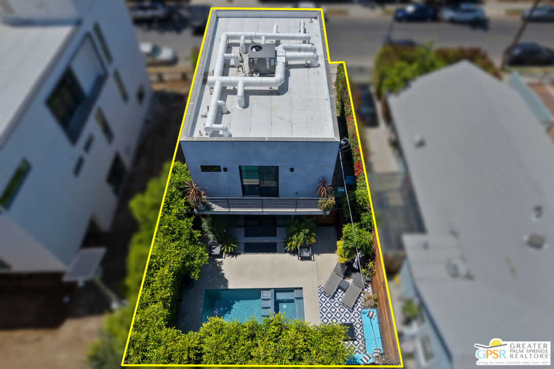 6543 De Longpre Ave