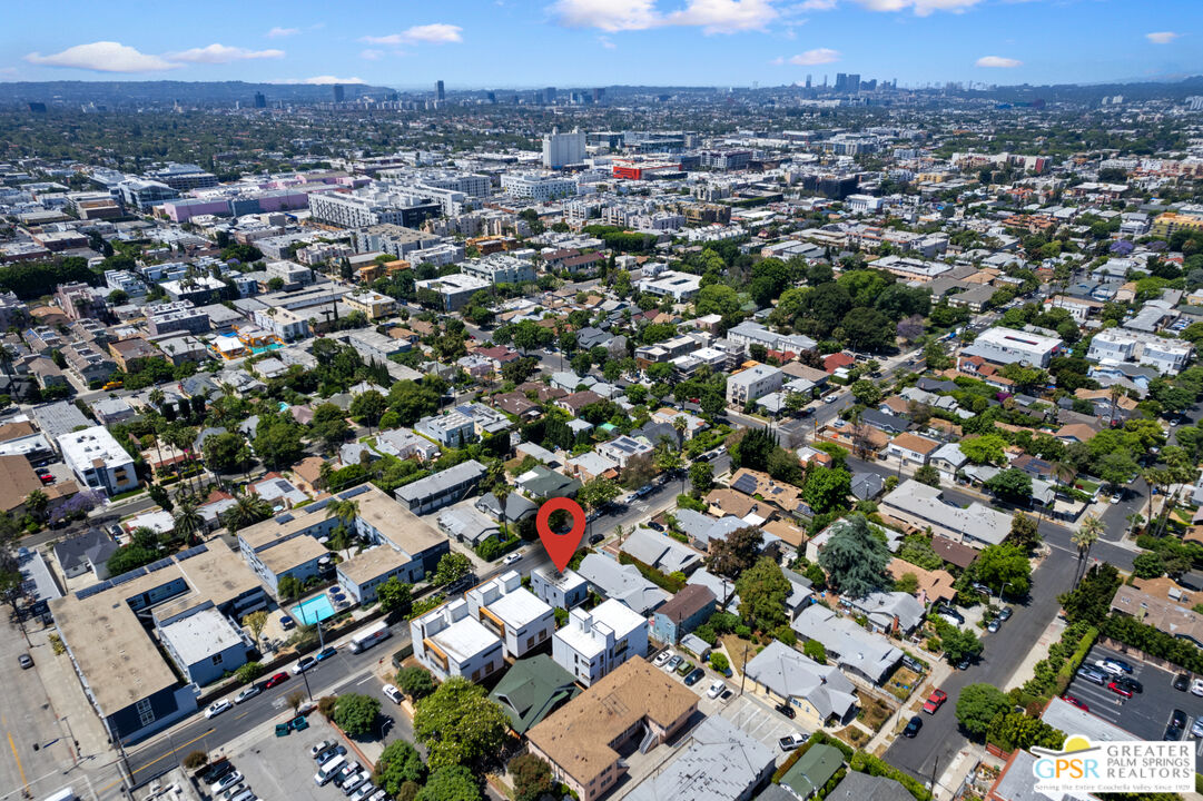 6543 De Longpre Ave