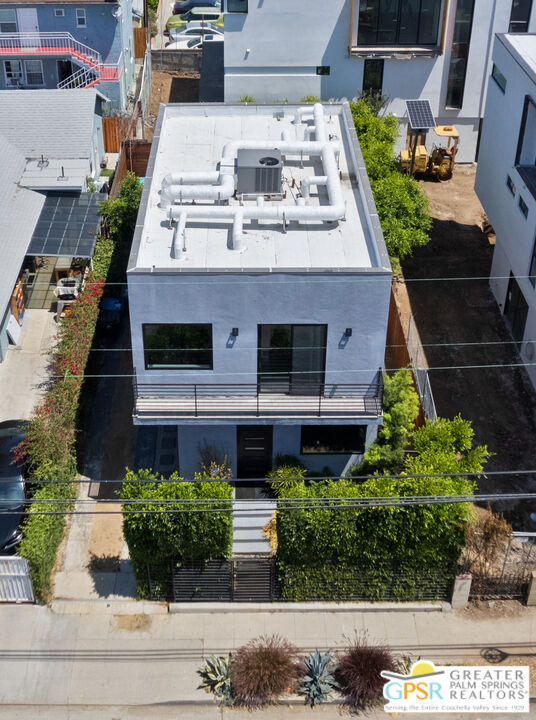 6543 De Longpre Ave