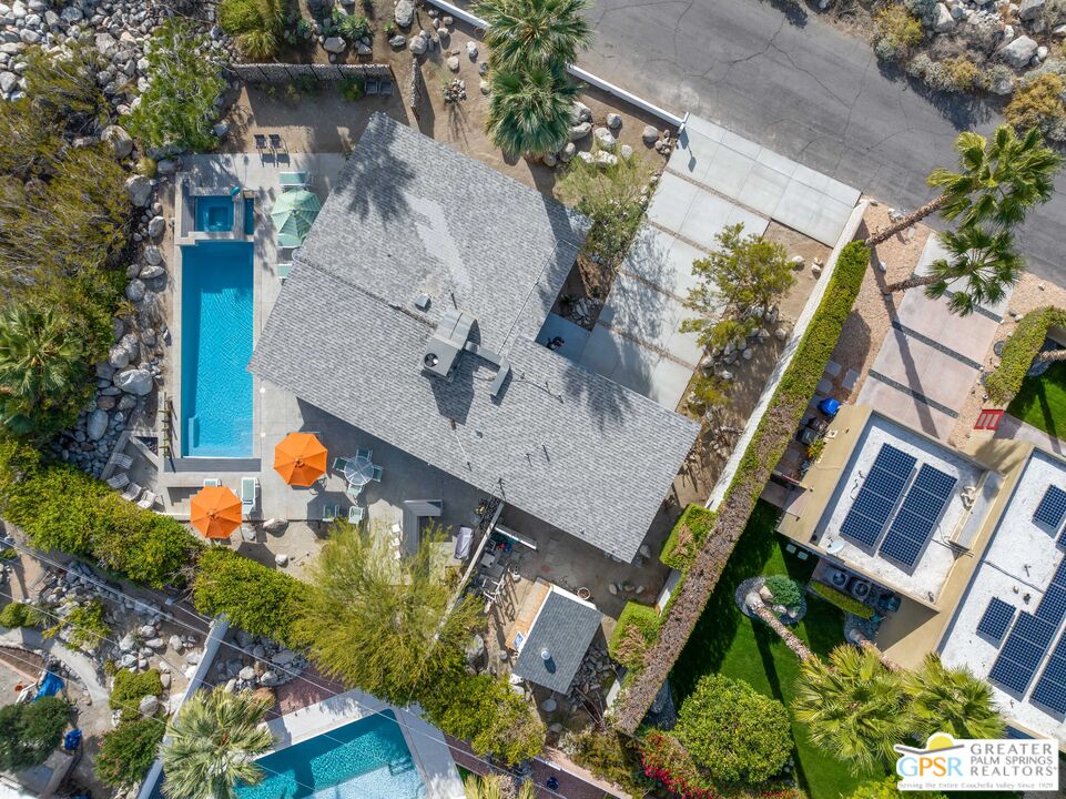 2760 N Vista Grande Ave