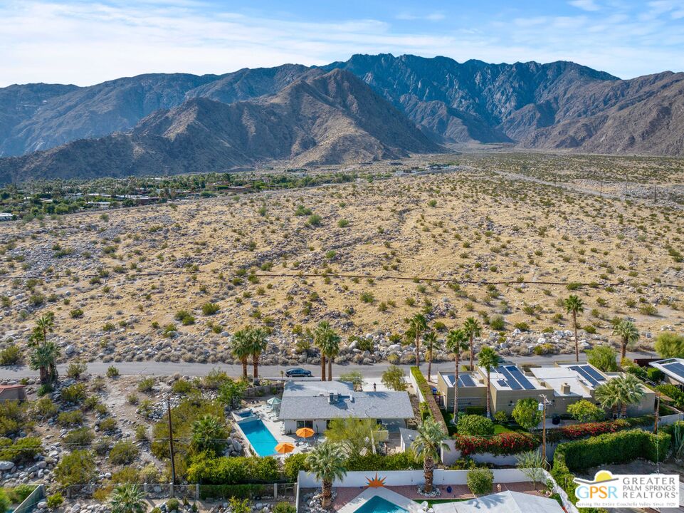2760 N Vista Grande Ave