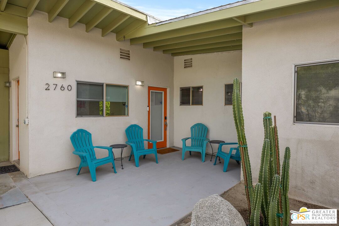 2760 N Vista Grande Ave