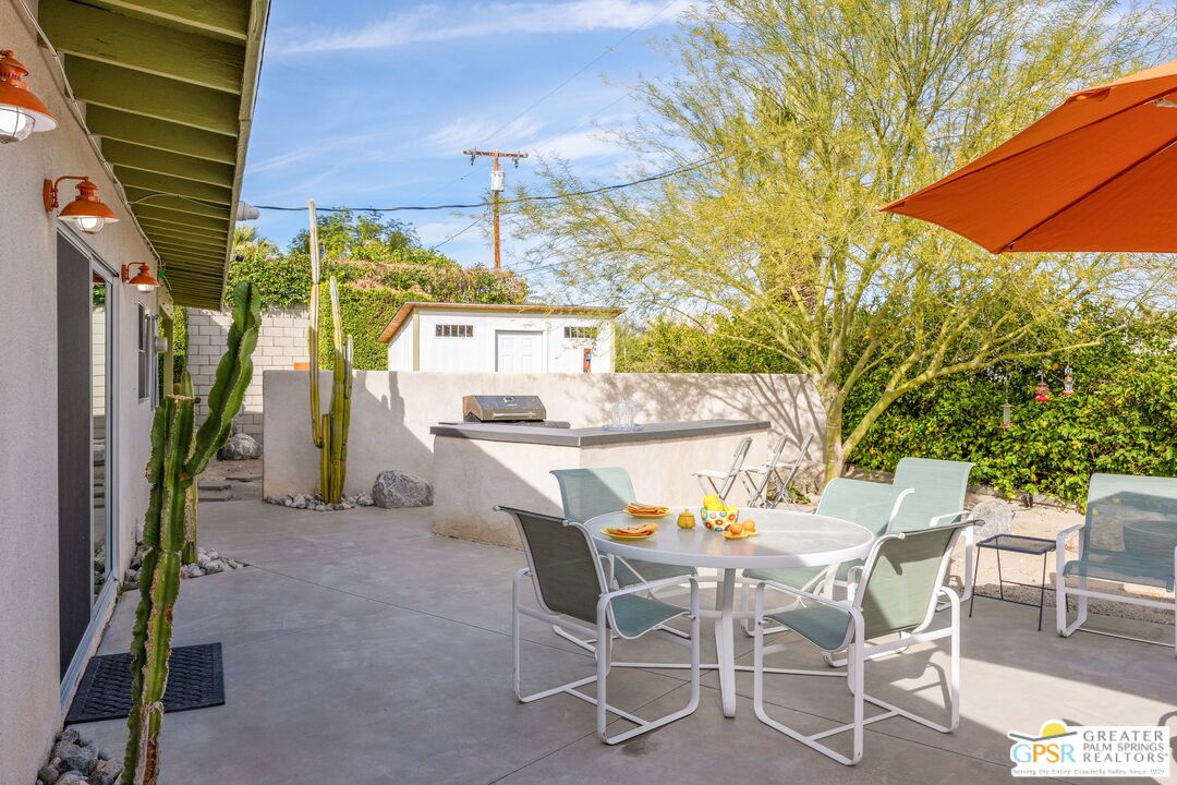 2760 N Vista Grande Ave