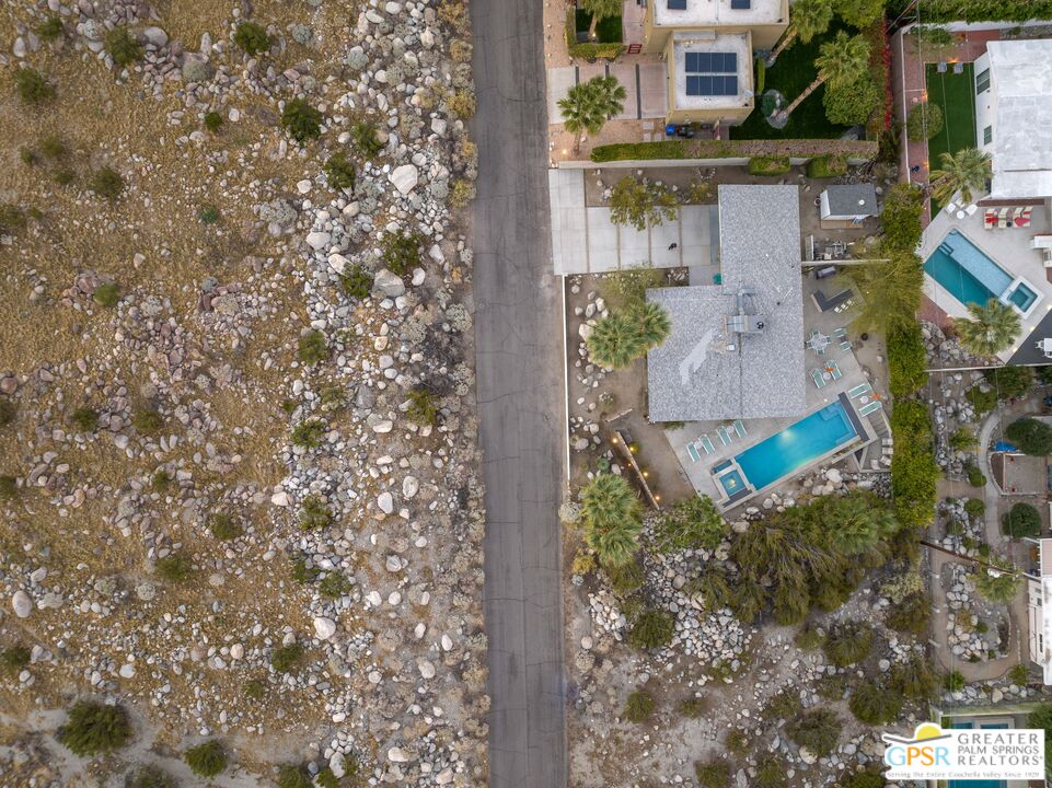 2760 N Vista Grande Ave