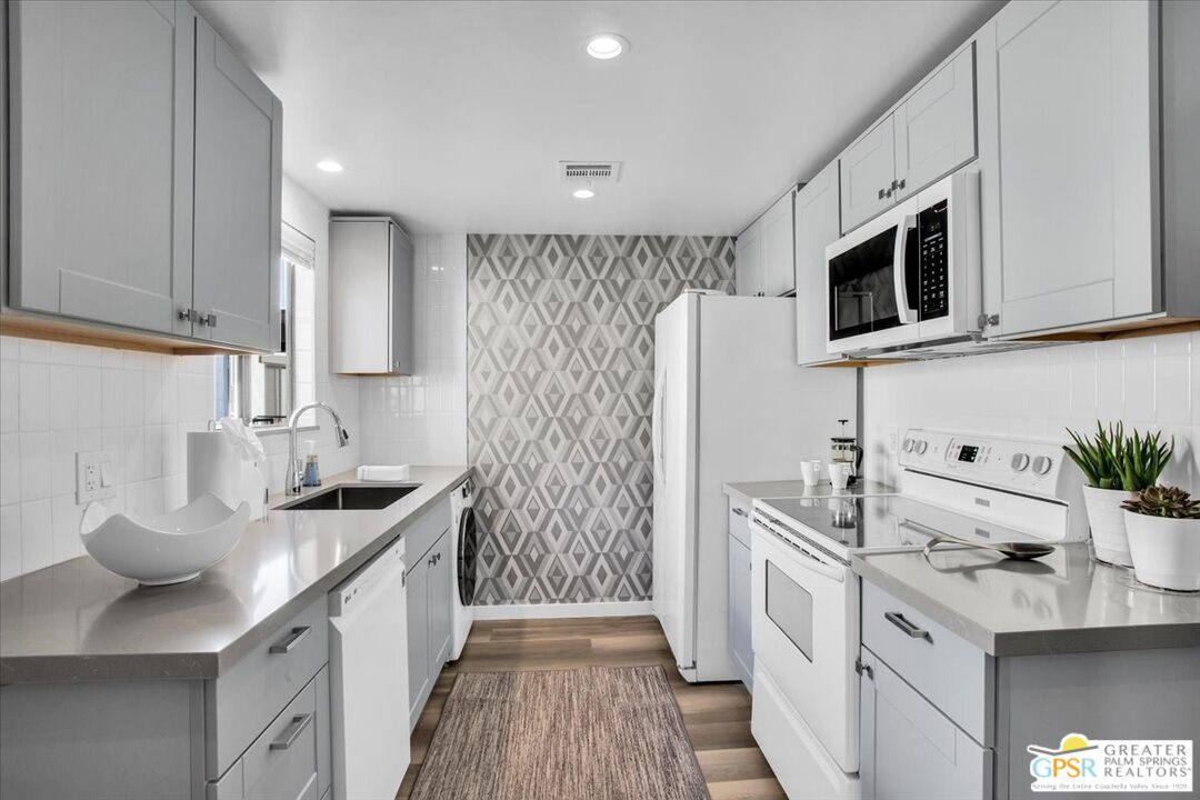 1050 E Ramon Rd Unit: 116