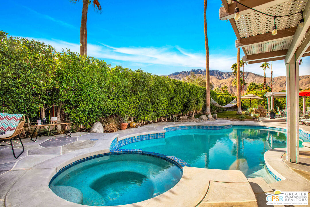 1253 E Del Mar Way