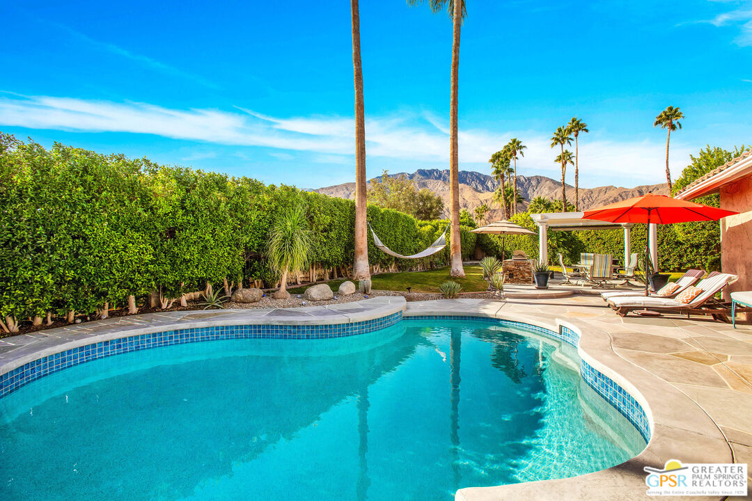1253 E Del Mar Way
