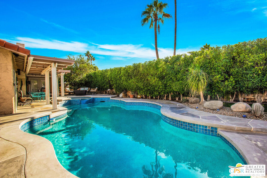 1253 E Del Mar Way