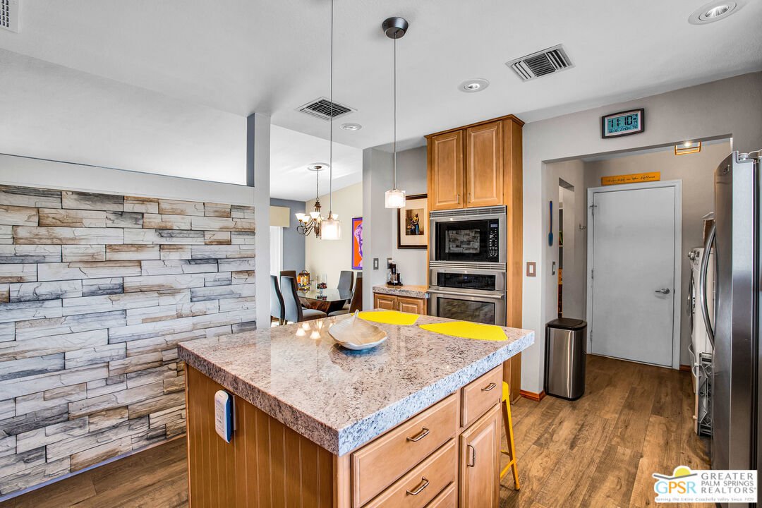 1253 E Del Mar Way