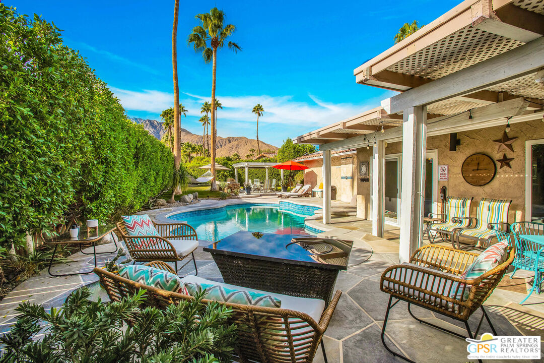 1253 E Del Mar Way