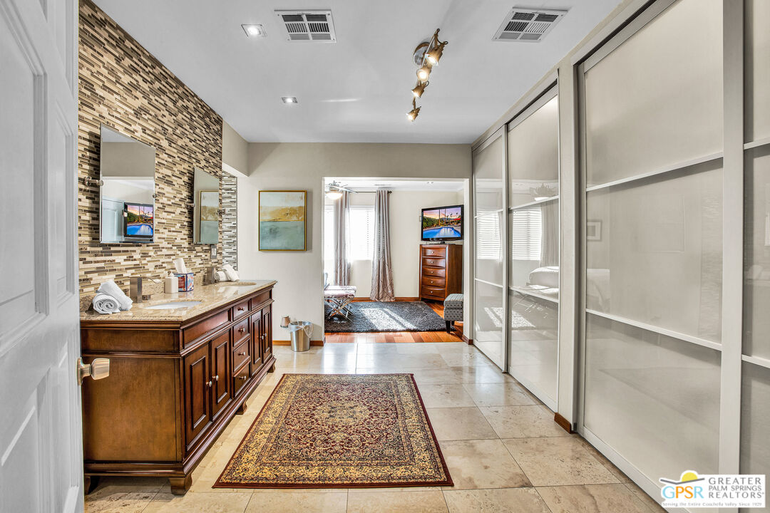 1253 E Del Mar Way