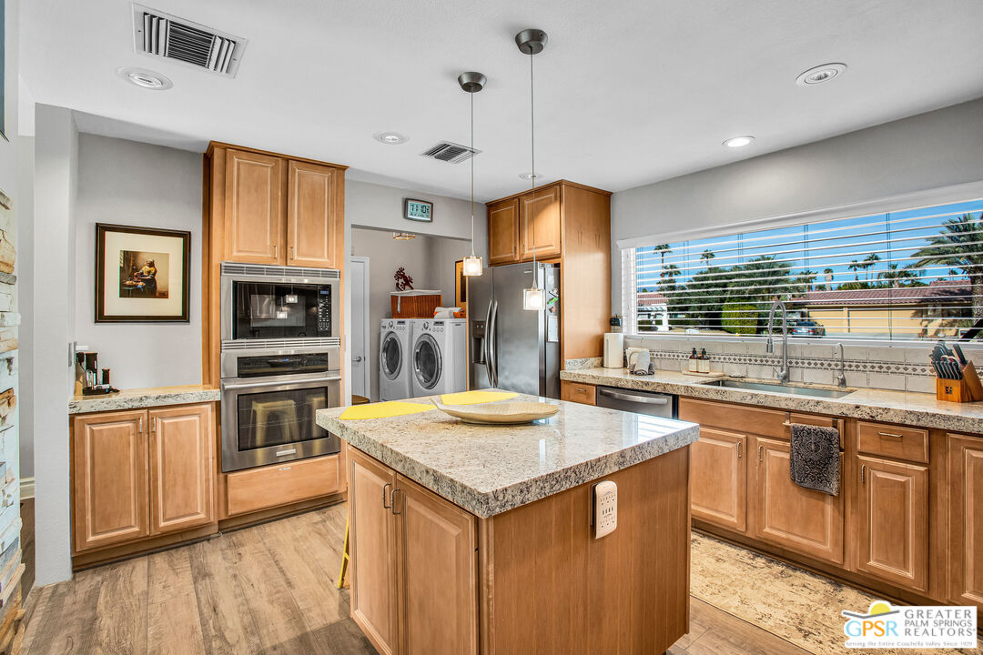 1253 E Del Mar Way