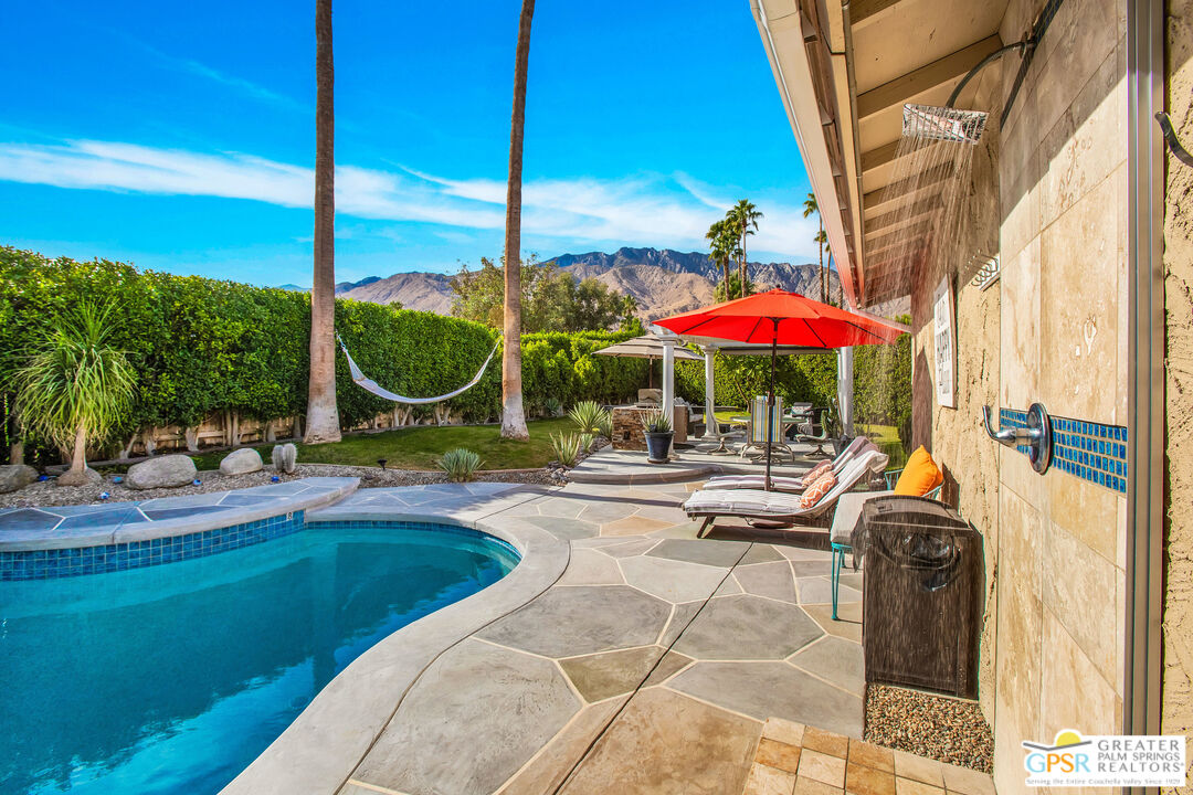 1253 E Del Mar Way