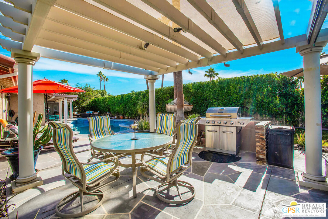 1253 E Del Mar Way