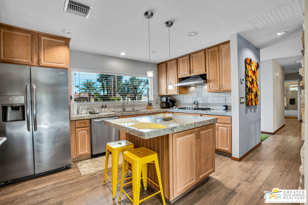 1253 E Del Mar Way