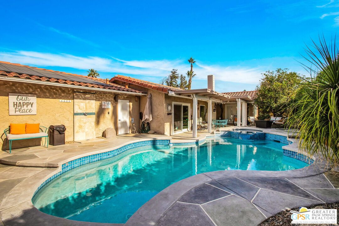 1253 E Del Mar Way