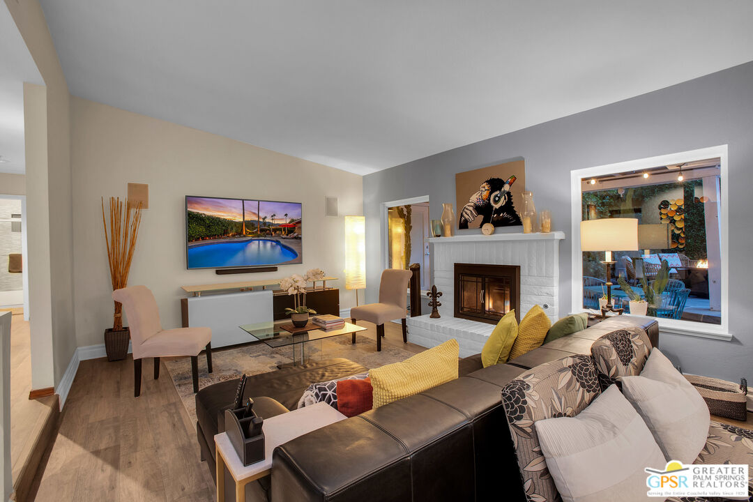 1253 E Del Mar Way
