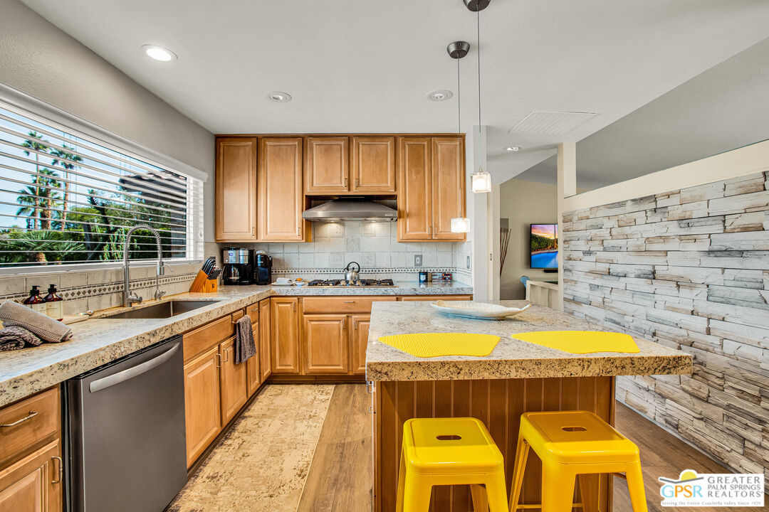 1253 E Del Mar Way