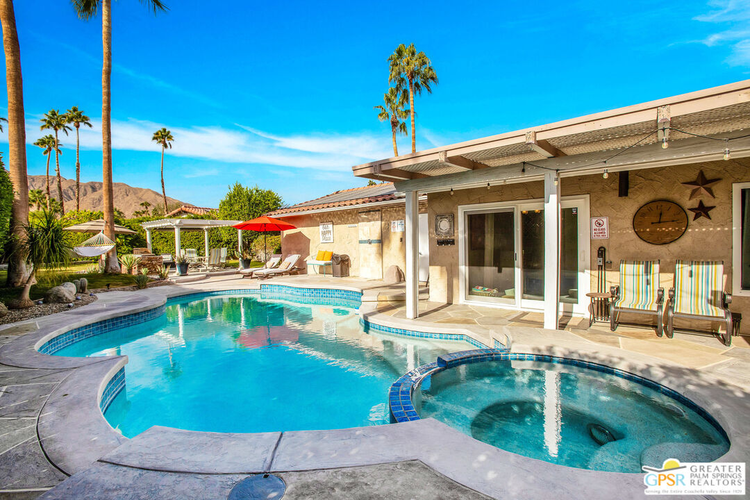1253 E Del Mar Way