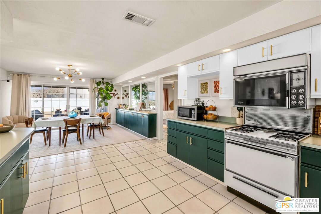 12115 Highland Ave