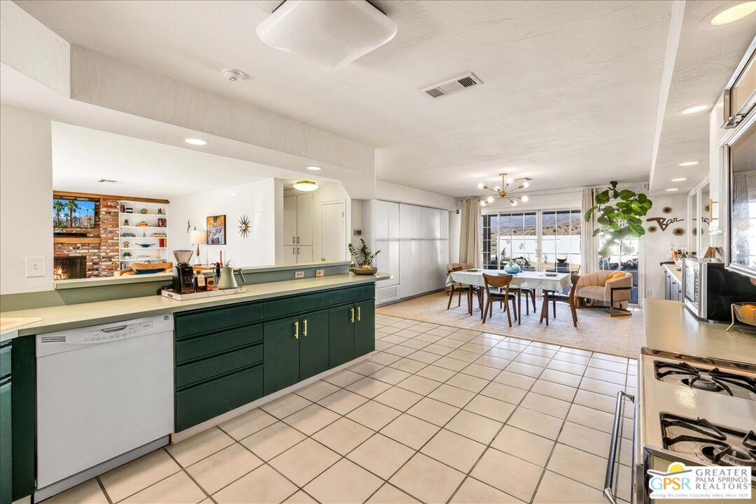 12115 Highland Ave