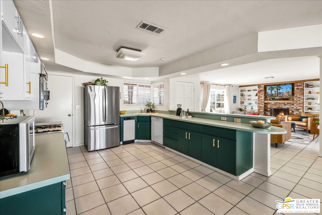 12115 Highland Ave
