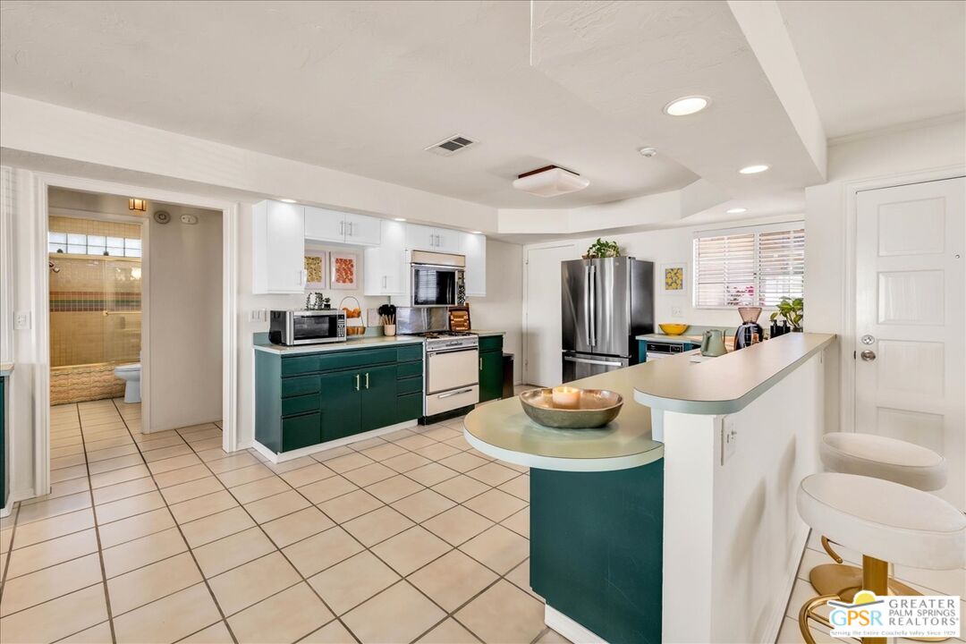 12115 Highland Ave