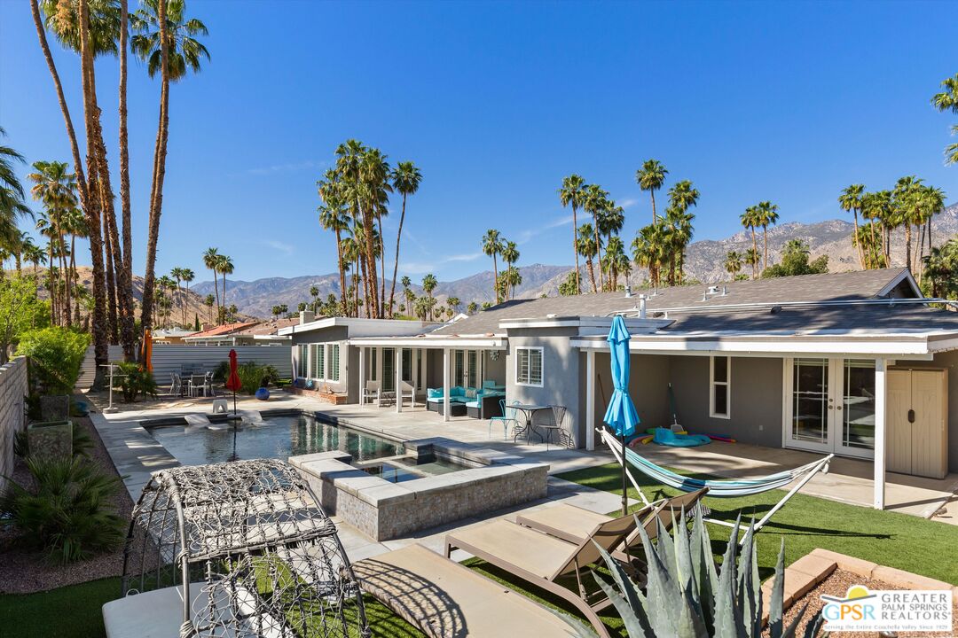 1186 S San Joaquin Dr