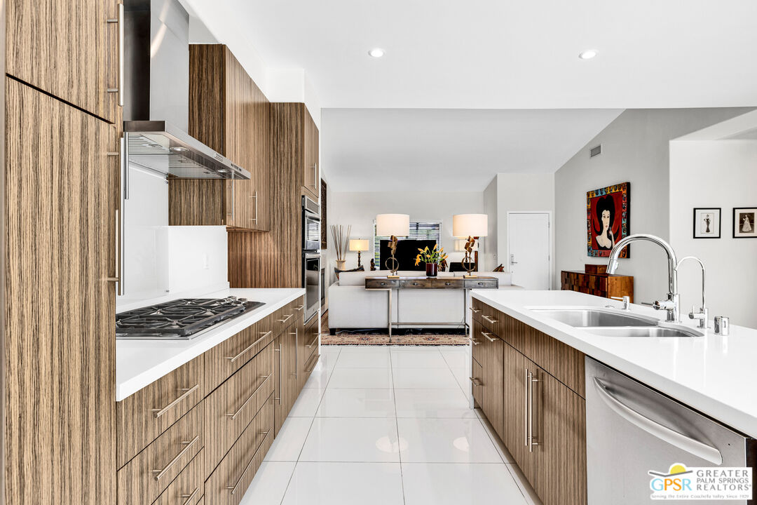 2110 N Paseo De Anza