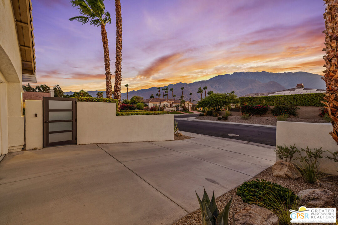 2110 N Paseo De Anza