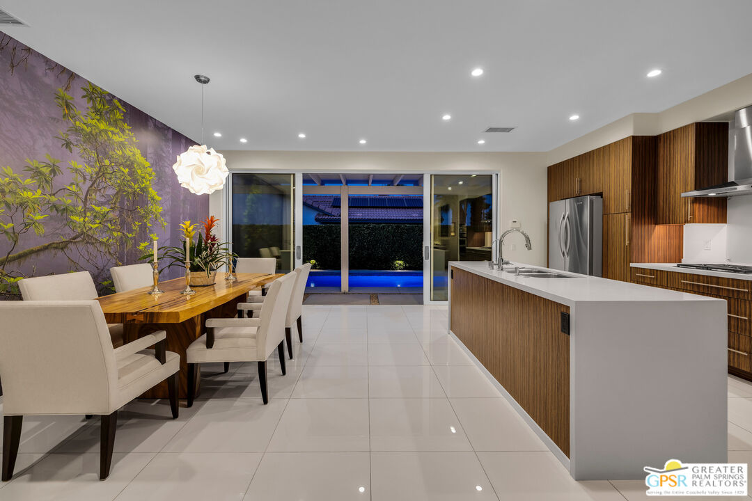 2110 N Paseo De Anza