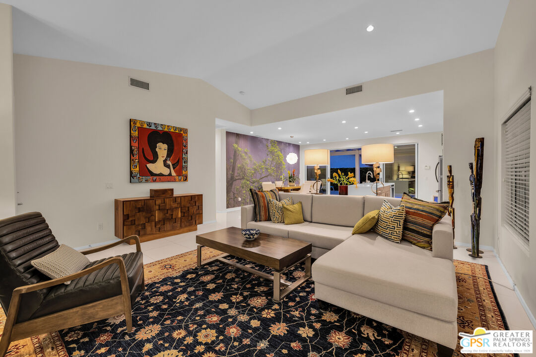 2110 N Paseo De Anza