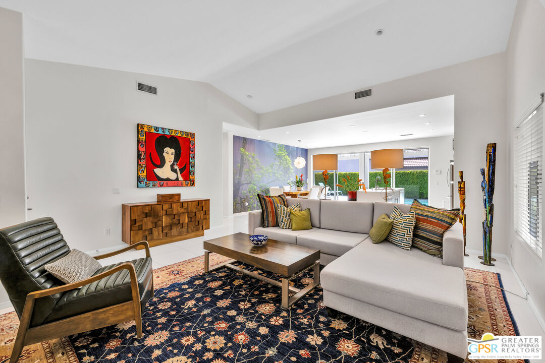 2110 N Paseo De Anza