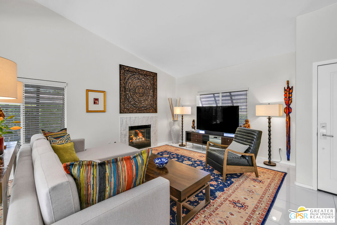 2110 N Paseo De Anza