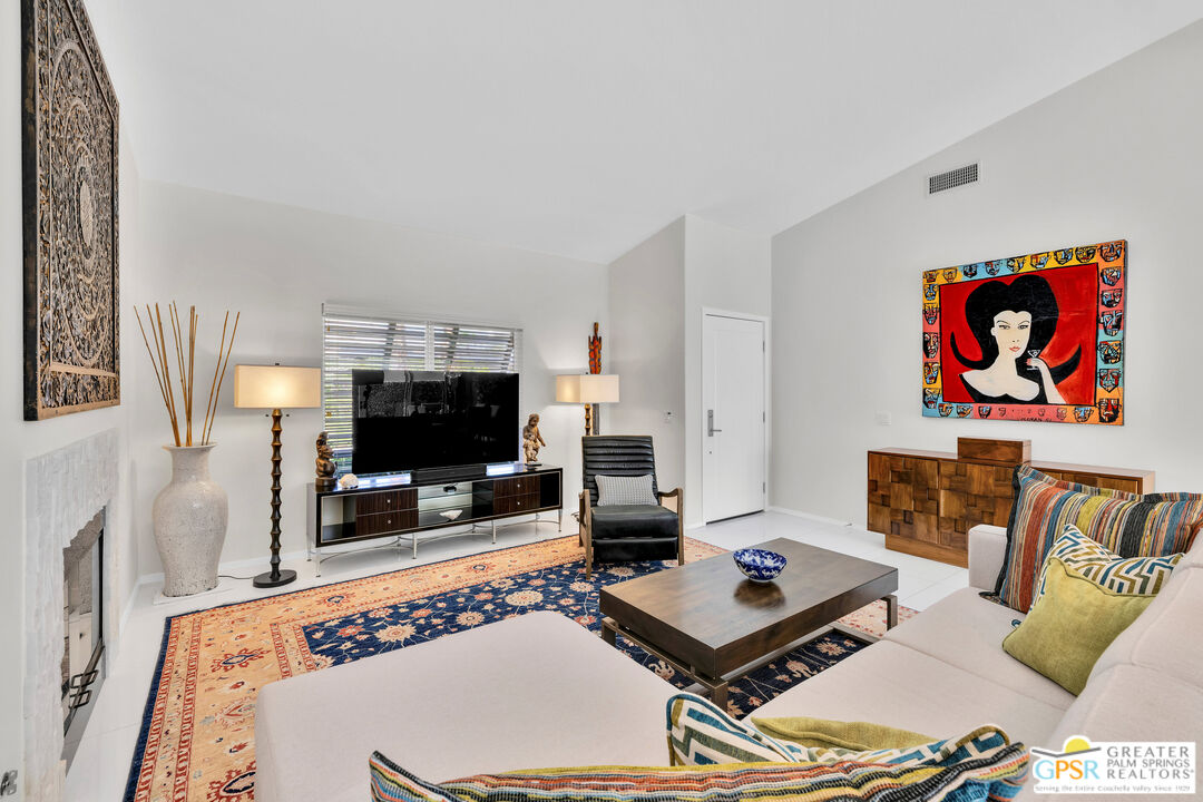 2110 N Paseo De Anza