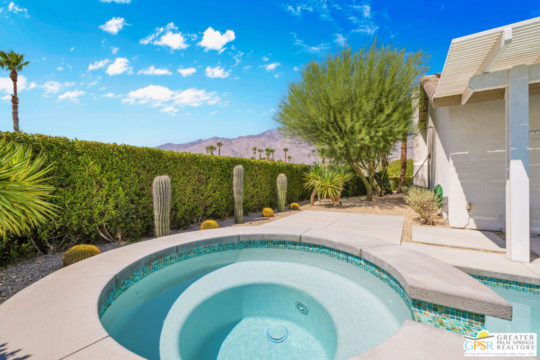 2110 N Paseo De Anza