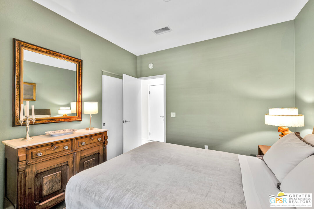 2110 N Paseo De Anza