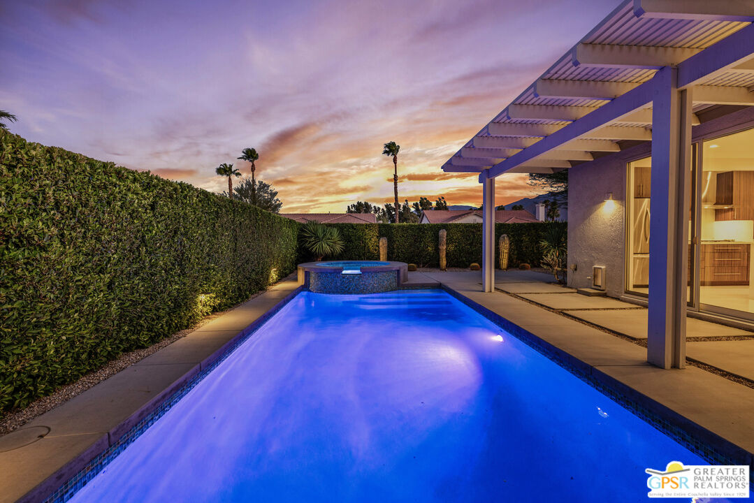 2110 N Paseo De Anza