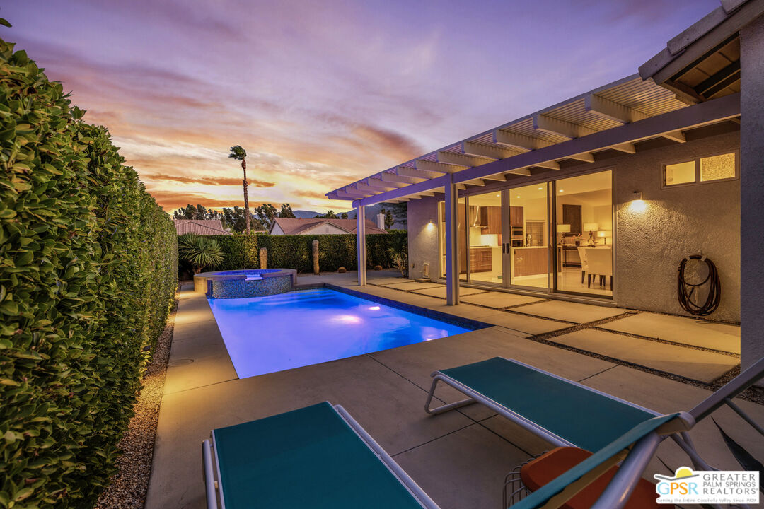 2110 N Paseo De Anza